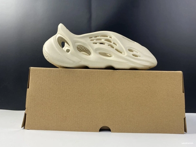 Foam Yeezy Adidas RNNR Sand FY4567 0708